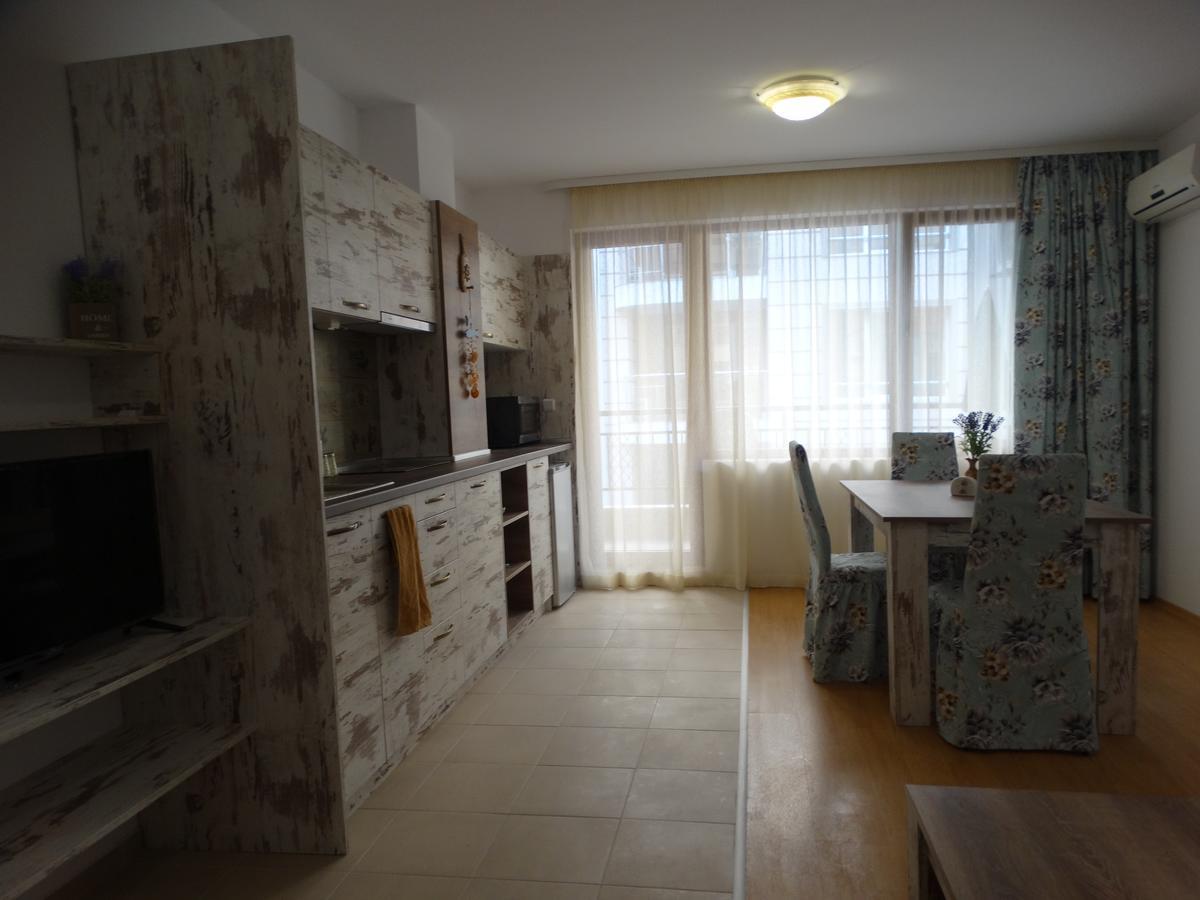 Lora Boutique Apartment Pomorie Exterior photo